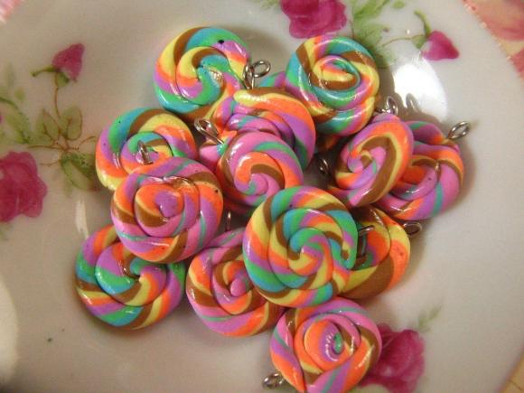 8pcs Swirl Candy Charms 20mm - SCC-03 - Rainbow