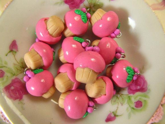 8 Raspberry Muffin Charm 