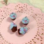 4 Mini Cupcakes Charms Code..